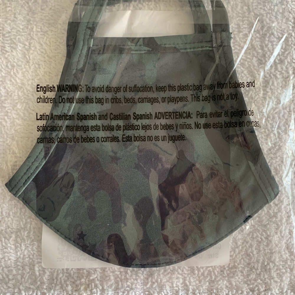 Fabletics Adult Face Mask - Picture 7 of 9